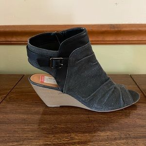 Women’s size 11 black open toe wedge